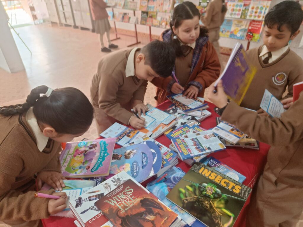 WhatsApp-Image-2025-02-15-at-2.44.37-PM-1-1024x768 Spring Dales Kathua Hosts Successful Book Fair with Engaging Workshops